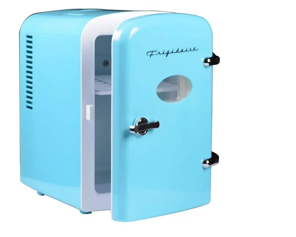 Frigidaire Mini Retro Refrigerator Blue - Store snacks and beverages - 6-cans or 4-liters (Renewed)