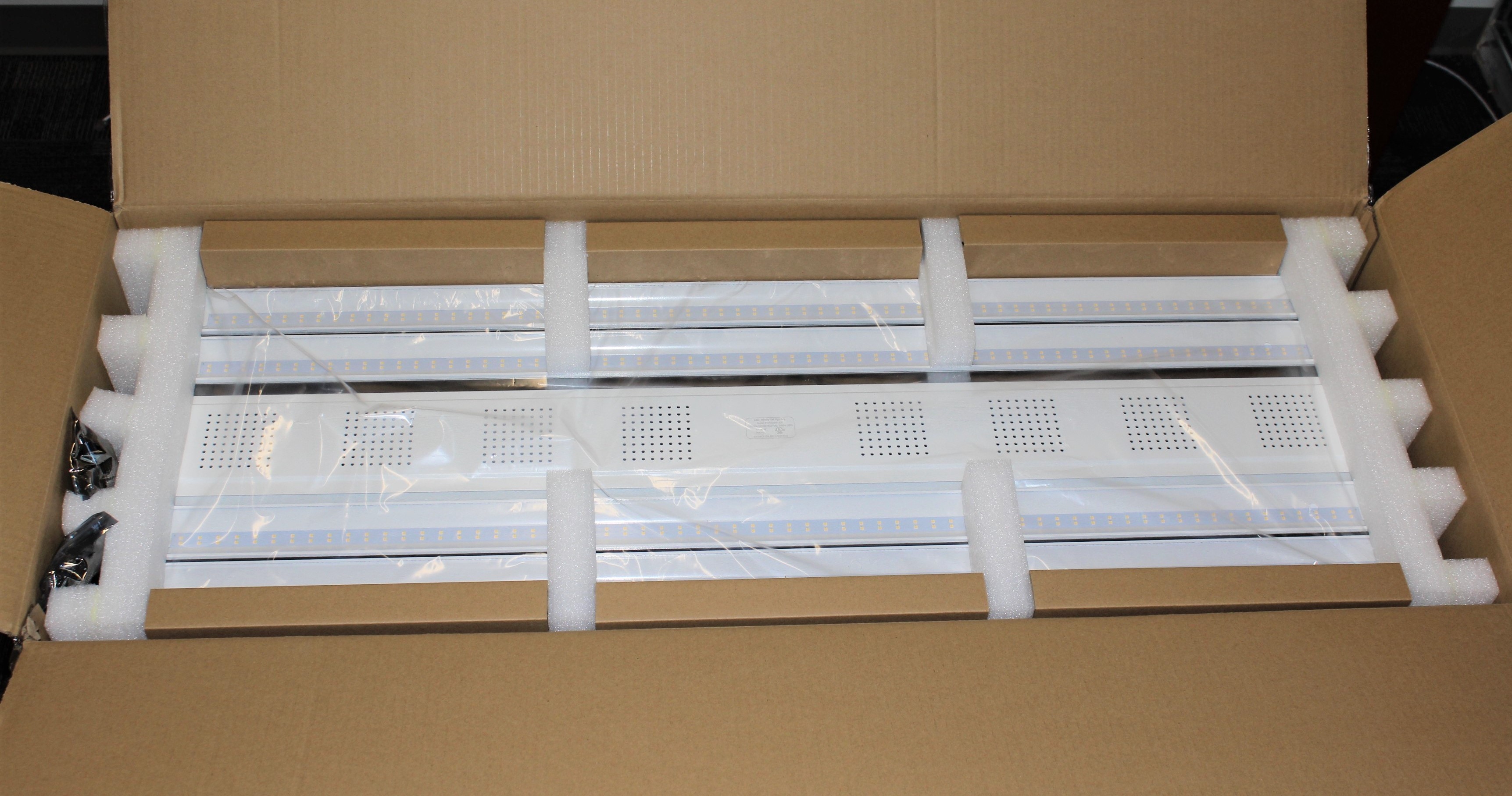 Electrix 43" Linear LED Highbay 200W 26000 Lumens - HBY-4K200-L26-4