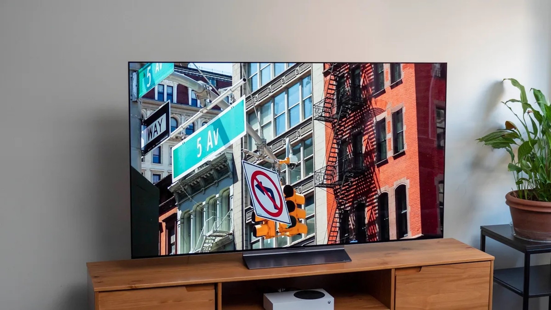 LG 48" Class C4 Series OLED evo 4K UHD Smart webOS TV OLED48C4PUA