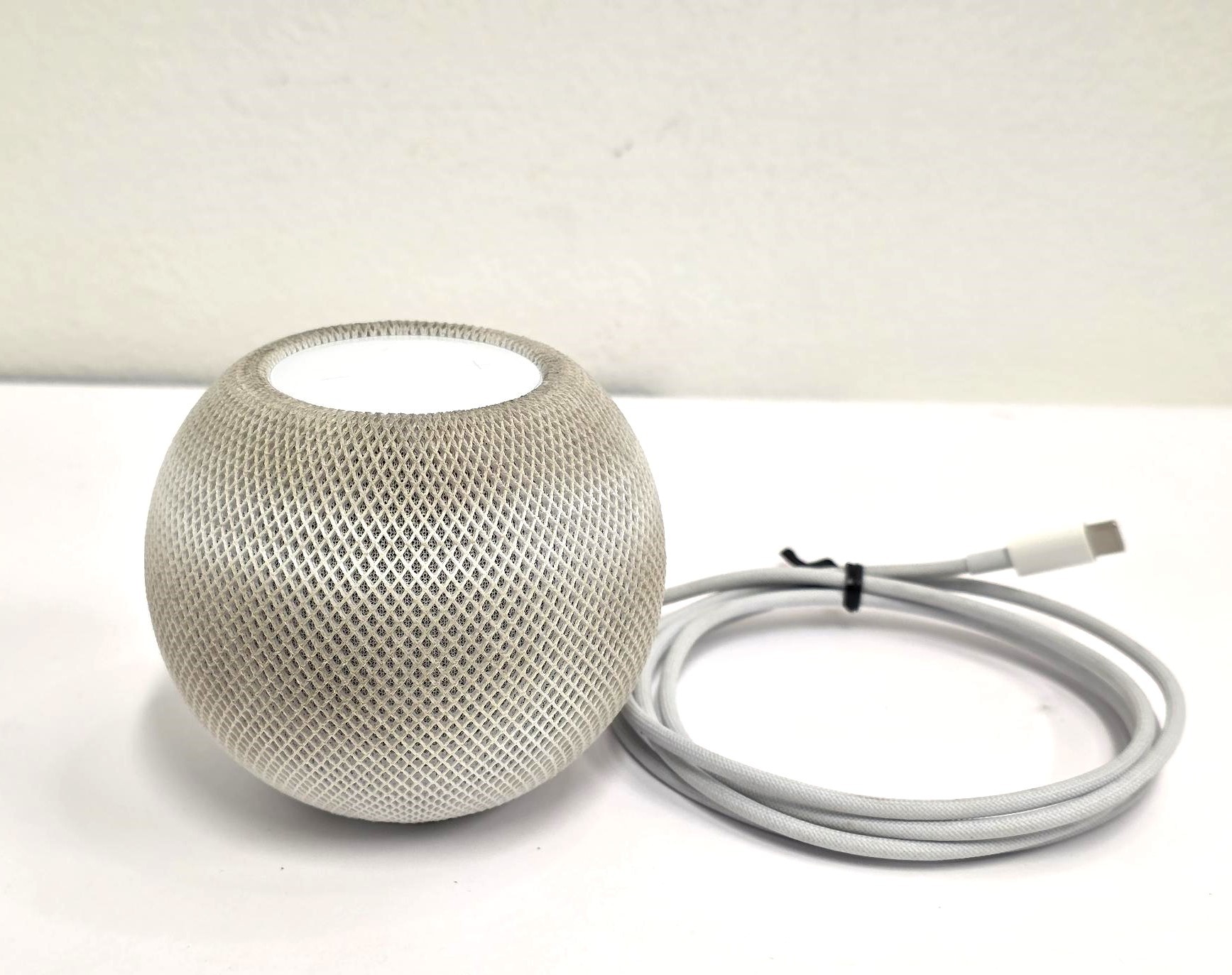 Apple HomePod mini White MY5H2LL/A Built-In Siri, Wi-Fi & Bluetooth 5.0 Connectivity AS IS